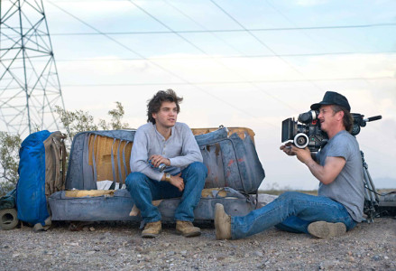 Sean Penn directing Emile Hirsch in Into the Wild